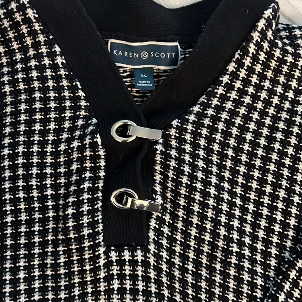 Karen Scott Sweater new with out tag. - Picture 2 of 2